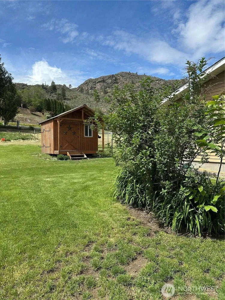 9 Rose St, Oroville, WA 98844
