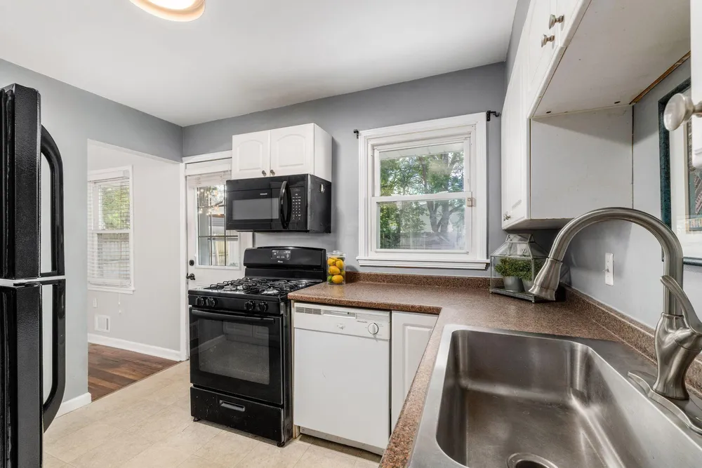2925 Ashby Rd, Columbus, OH 43209