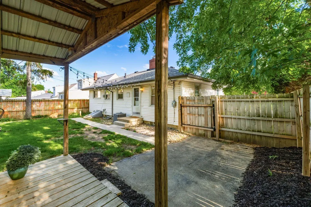 2925 Ashby Rd, Columbus, OH 43209