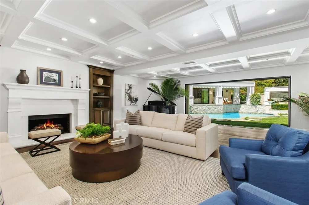 4 Inverness Ln, Newport Beach, CA 92660