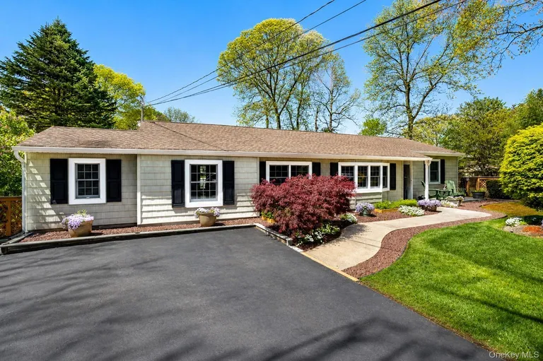 43A Somerset St, Centereach, NY 11720