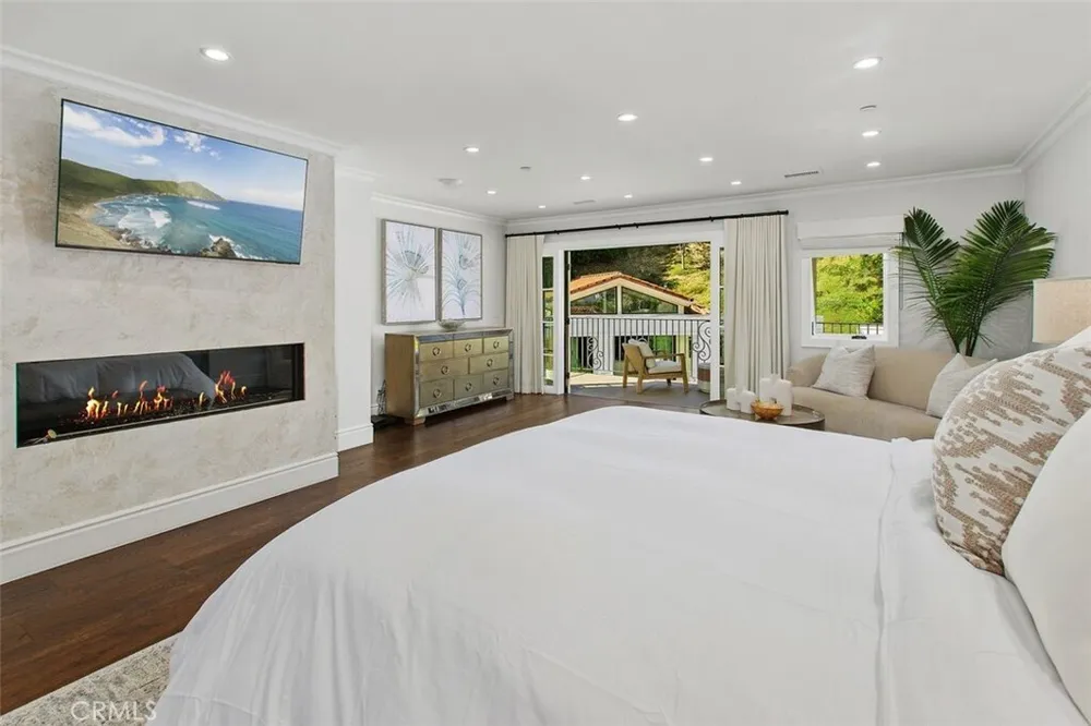 4 Inverness Ln, Newport Beach, CA 92660