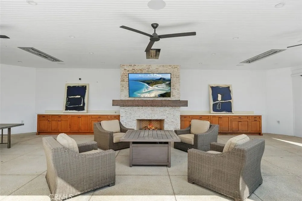 4 Inverness Ln, Newport Beach, CA 92660