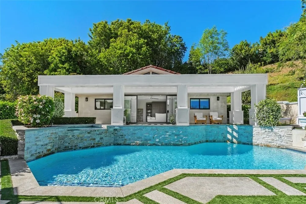 4 Inverness Ln, Newport Beach, CA 92660