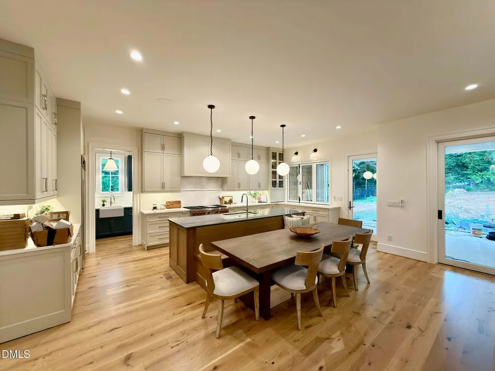 1718 Piccadilly Ln, Raleigh, NC 27608-2020