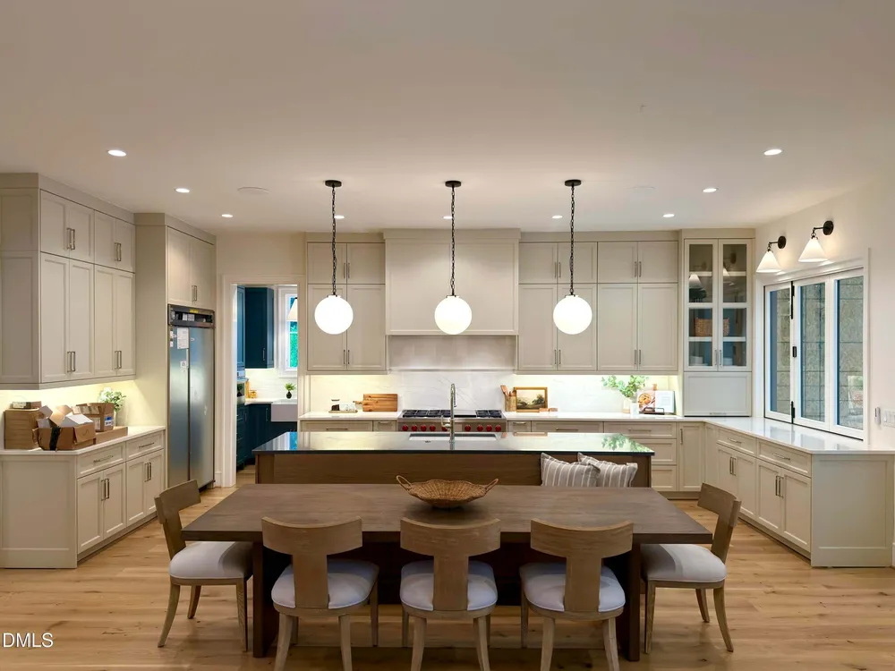 1718 Piccadilly Ln, Raleigh, NC 27608-2020