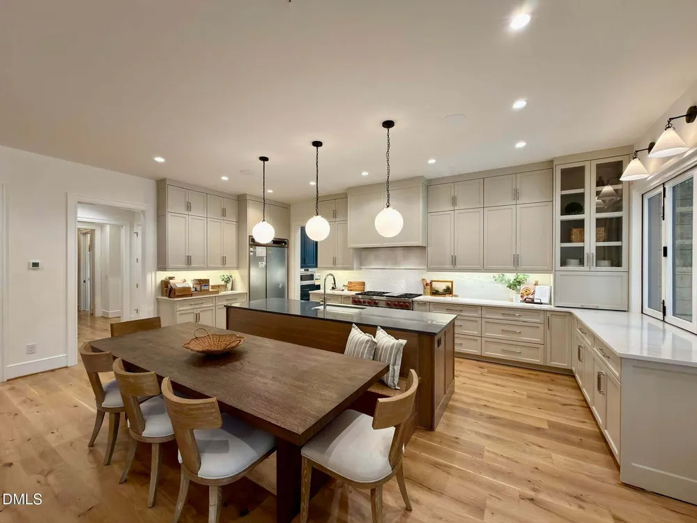 1718 Piccadilly Ln, Raleigh, NC 27608-2020