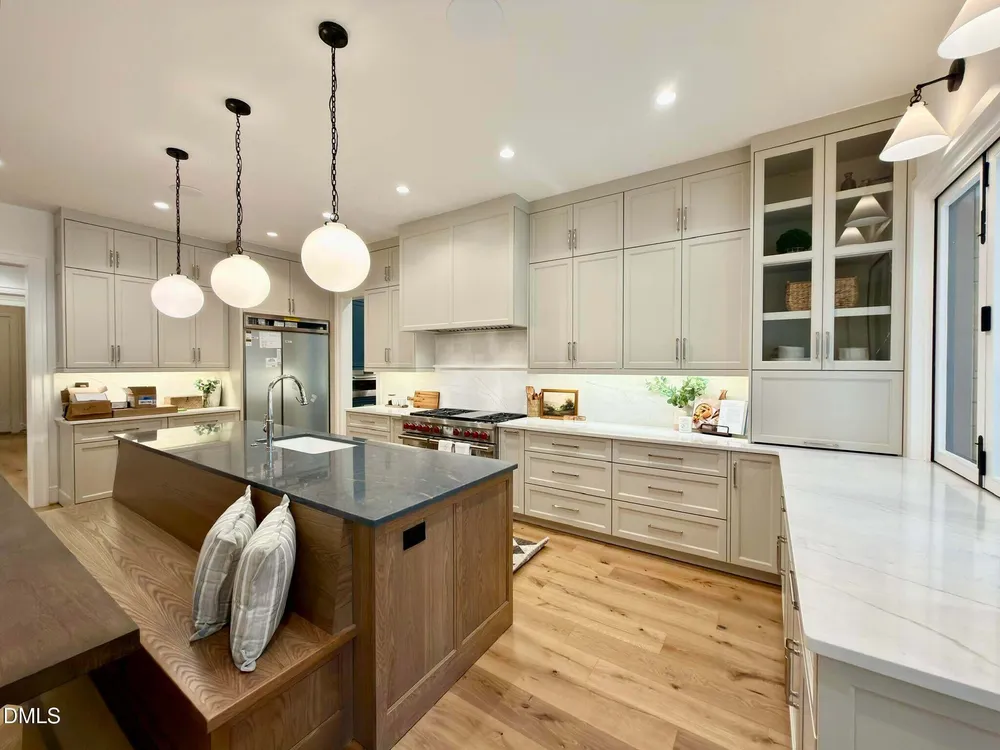 1718 Piccadilly Ln, Raleigh, NC 27608-2020