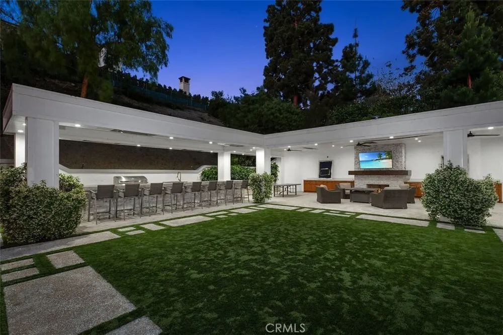 4 Inverness Ln, Newport Beach, CA 92660