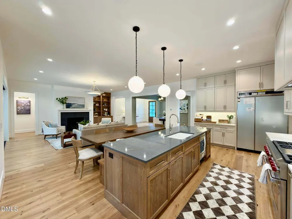 1718 Piccadilly Ln, Raleigh, NC 27608-2020