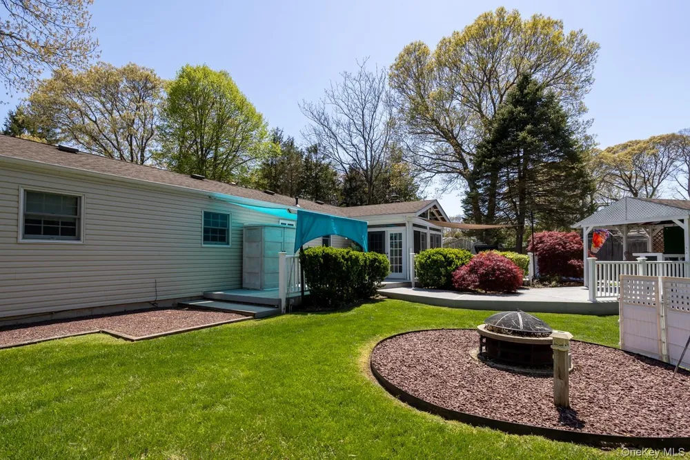 43A Somerset St, Centereach, NY 11720