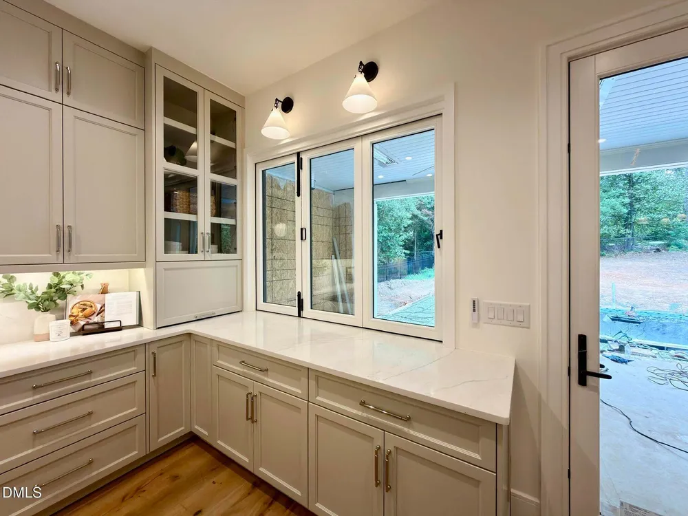 1718 Piccadilly Ln, Raleigh, NC 27608-2020