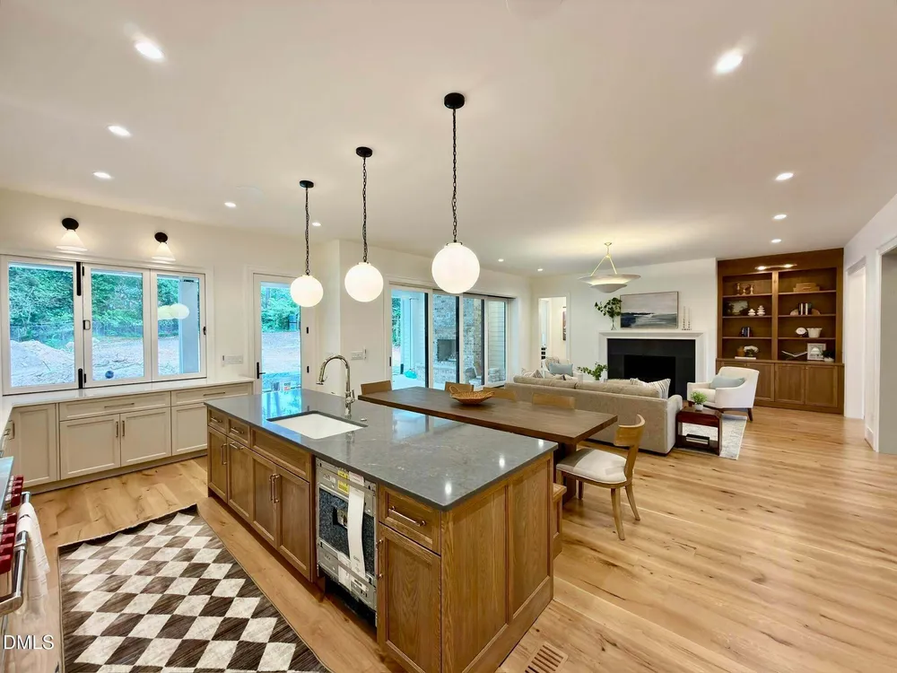 1718 Piccadilly Ln, Raleigh, NC 27608-2020