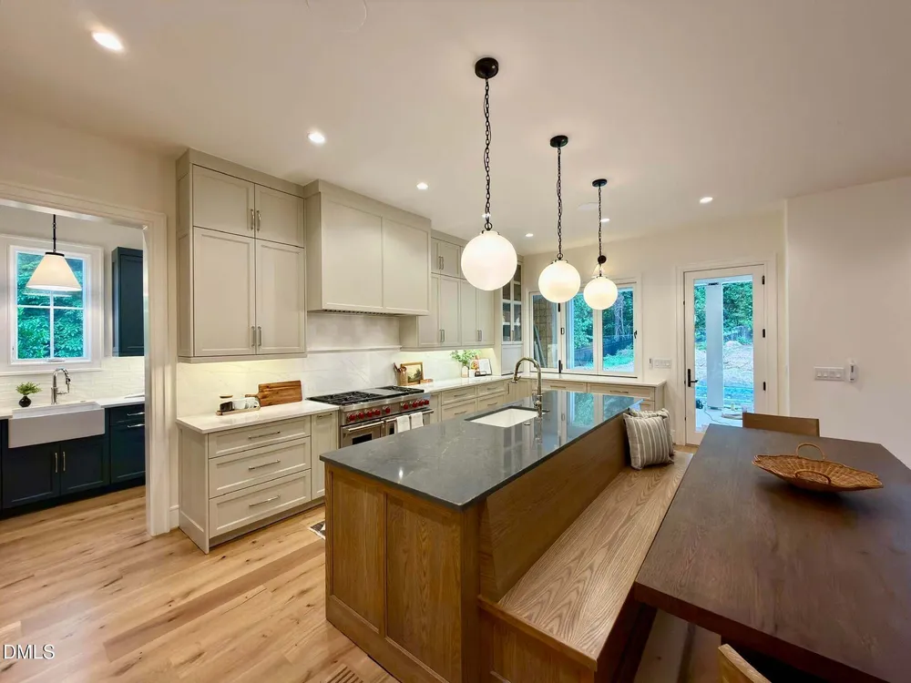 1718 Piccadilly Ln, Raleigh, NC 27608-2020