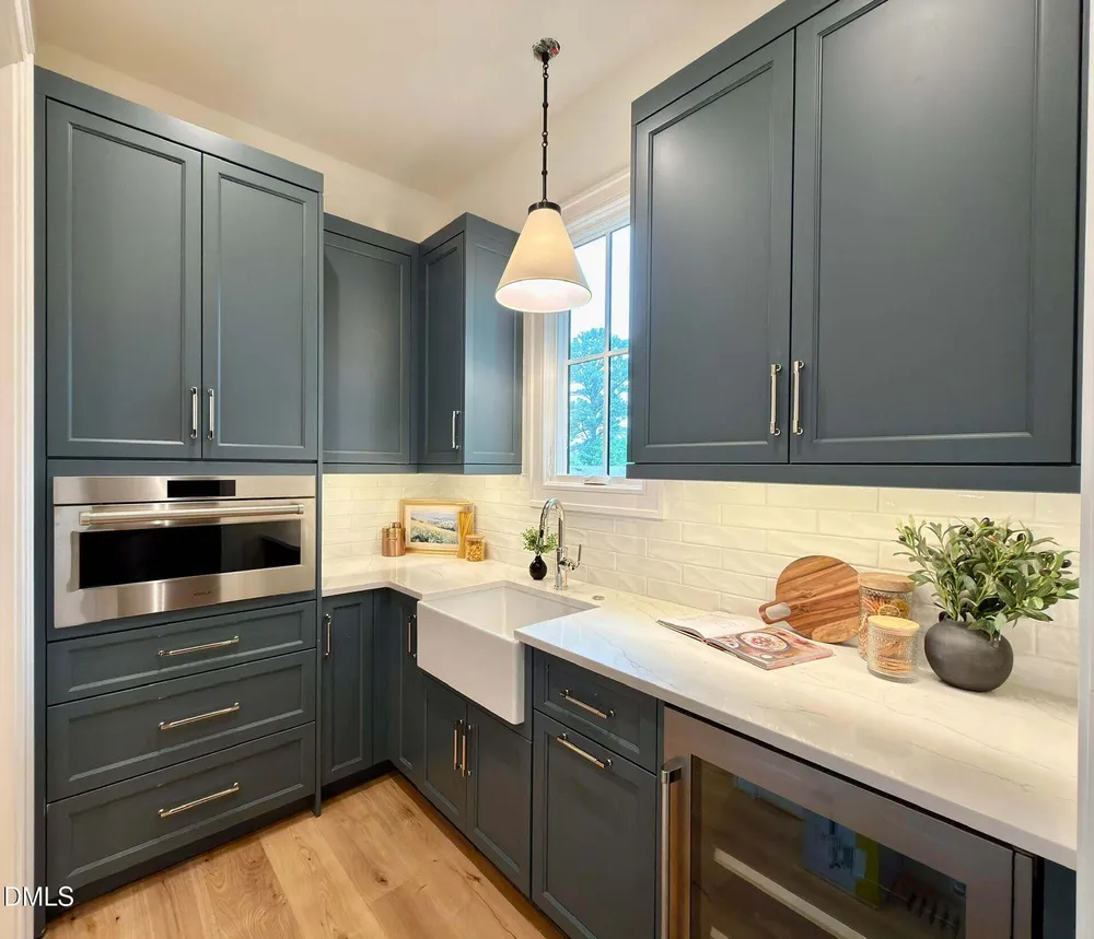 1718 Piccadilly Ln, Raleigh, NC 27608-2020