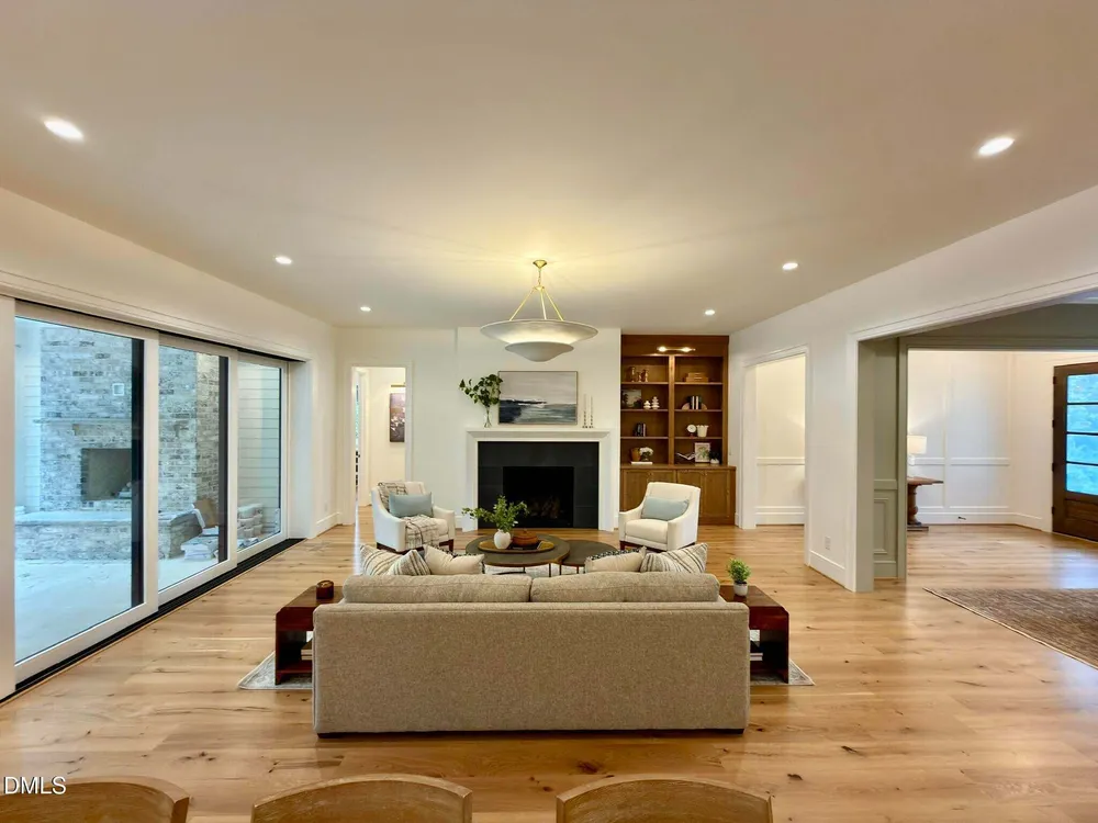 1718 Piccadilly Ln, Raleigh, NC 27608-2020
