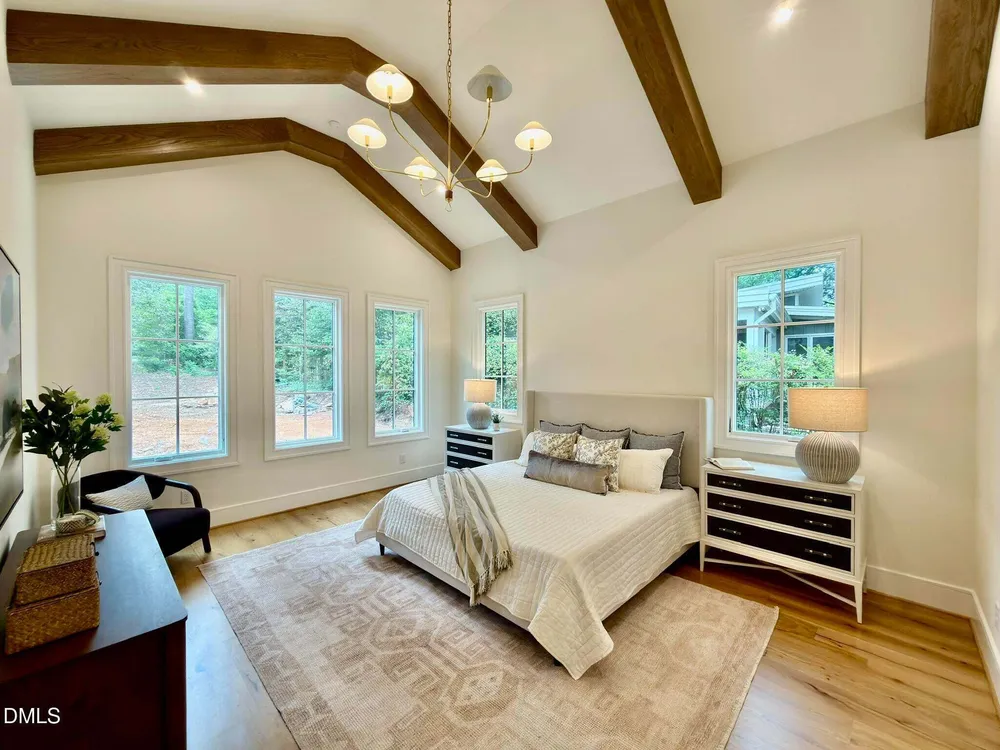1718 Piccadilly Ln, Raleigh, NC 27608-2020