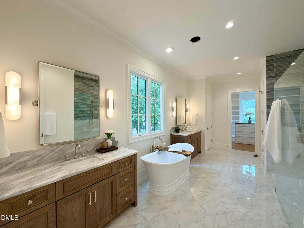1718 Piccadilly Ln, Raleigh, NC 27608-2020