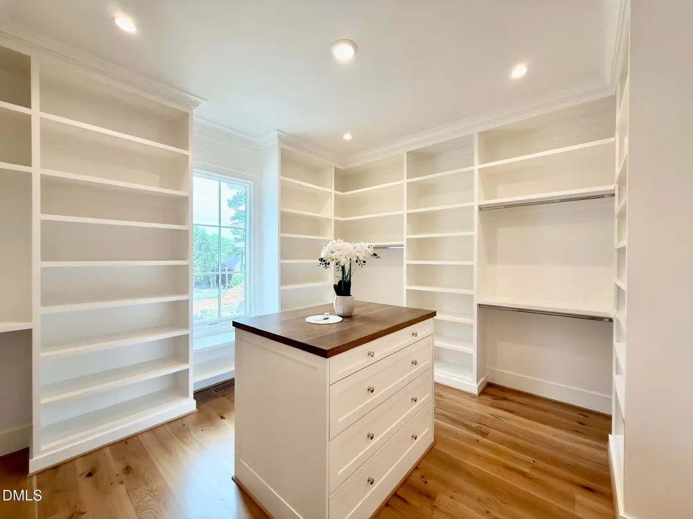 1718 Piccadilly Ln, Raleigh, NC 27608-2020