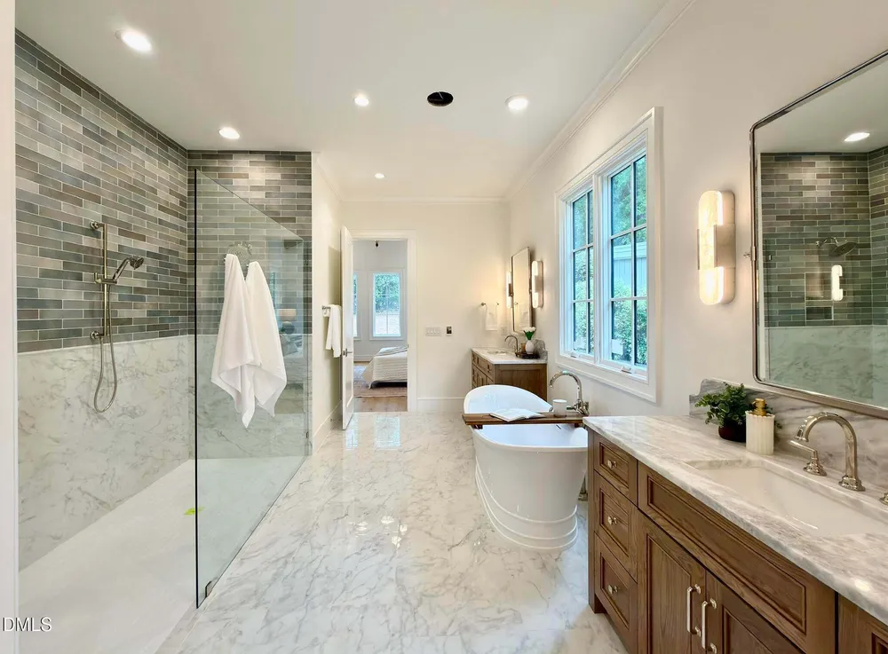 1718 Piccadilly Ln, Raleigh, NC 27608-2020