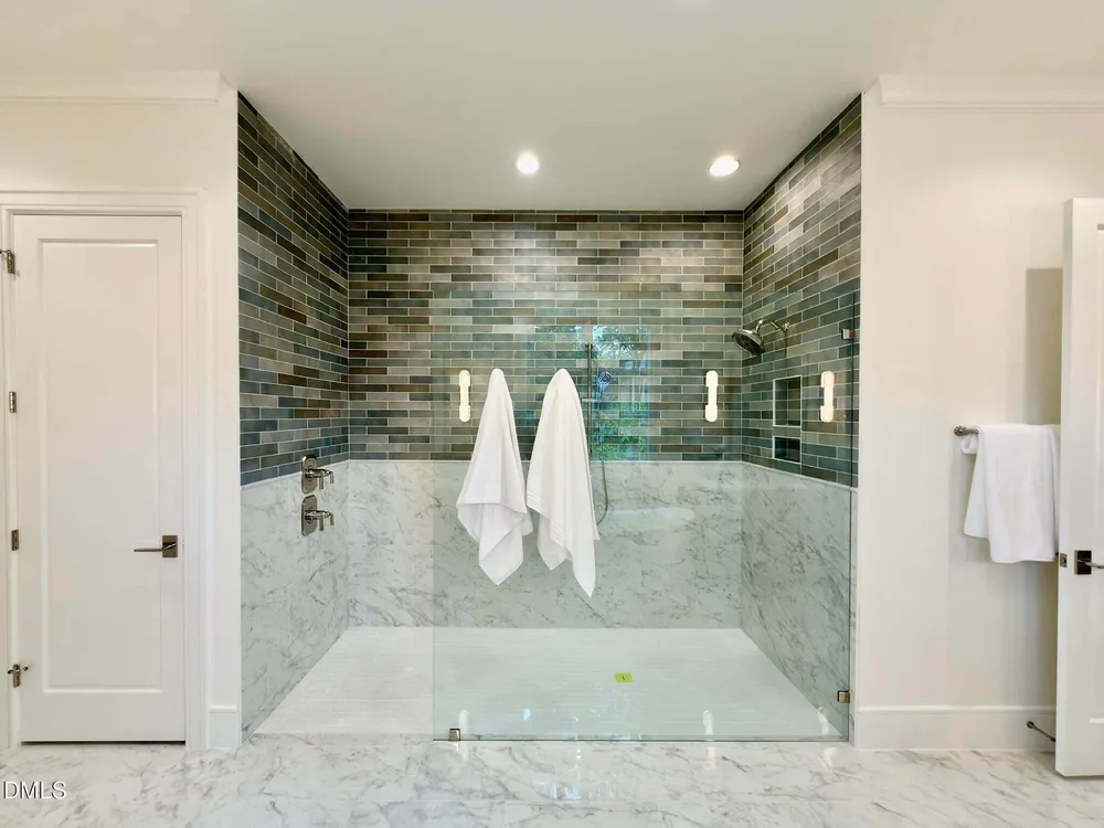 1718 Piccadilly Ln, Raleigh, NC 27608-2020