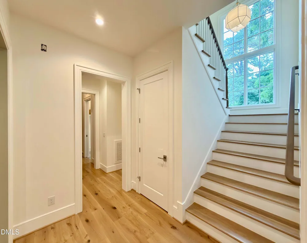 1718 Piccadilly Ln, Raleigh, NC 27608-2020