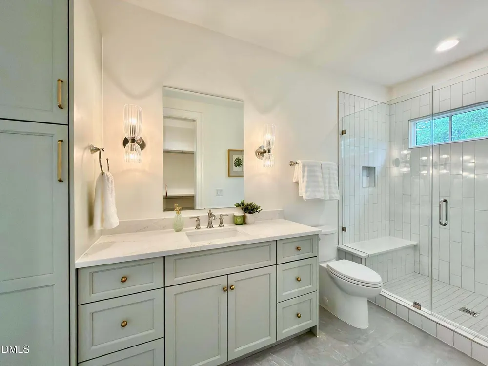 1718 Piccadilly Ln, Raleigh, NC 27608-2020