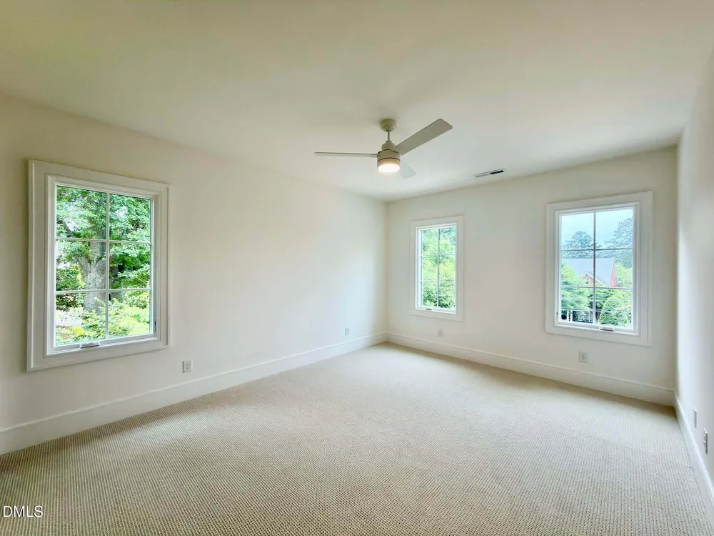 1718 Piccadilly Ln, Raleigh, NC 27608-2020