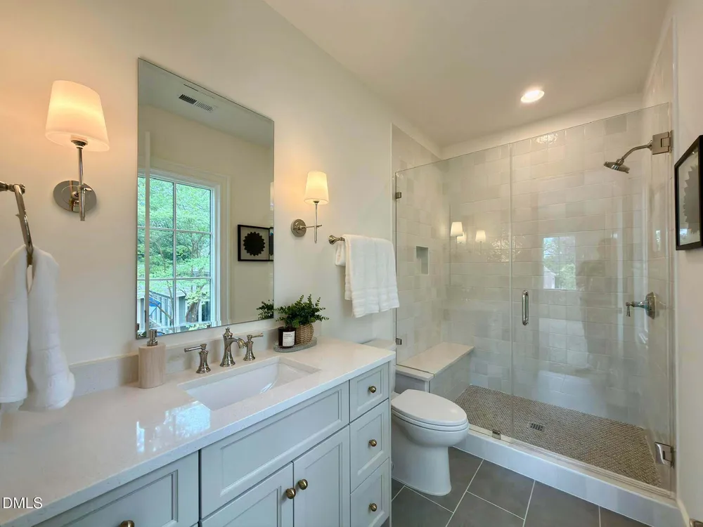 1718 Piccadilly Ln, Raleigh, NC 27608-2020