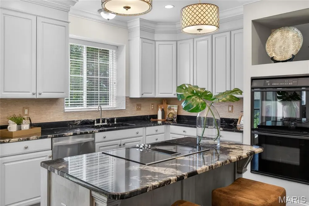 5568 Hennsley Circle, Weldon Spring, MO 63304