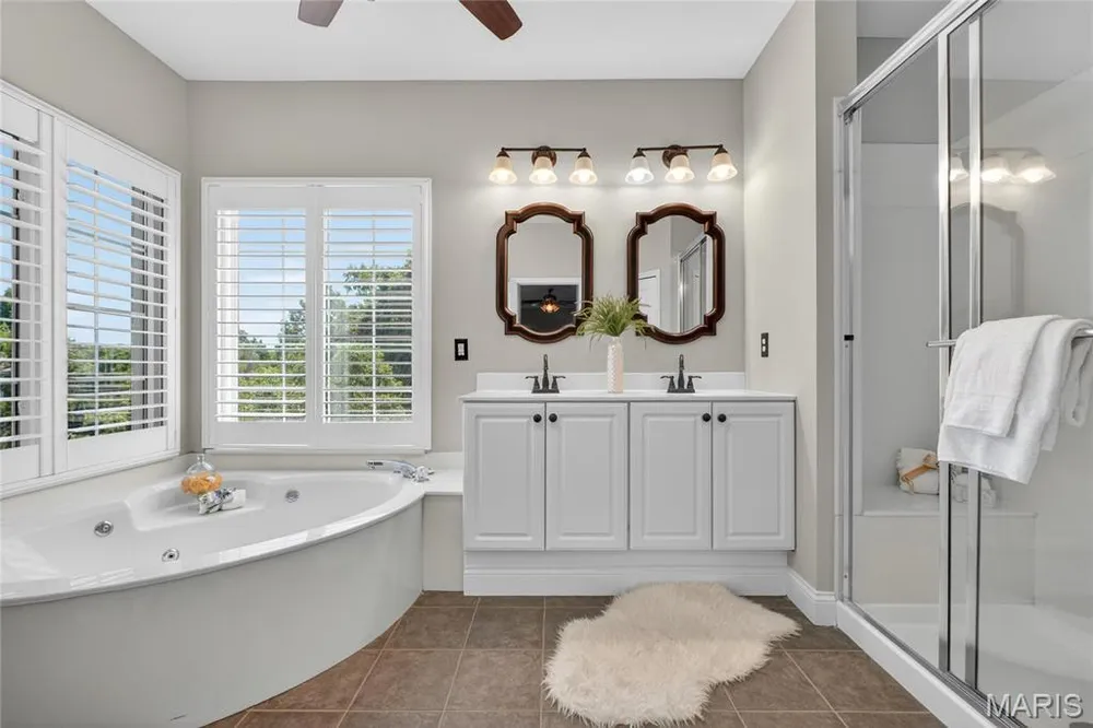 5568 Hennsley Circle, Weldon Spring, MO 63304