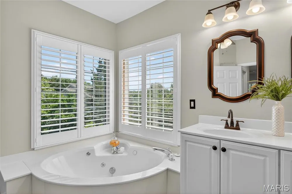5568 Hennsley Circle, Weldon Spring, MO 63304