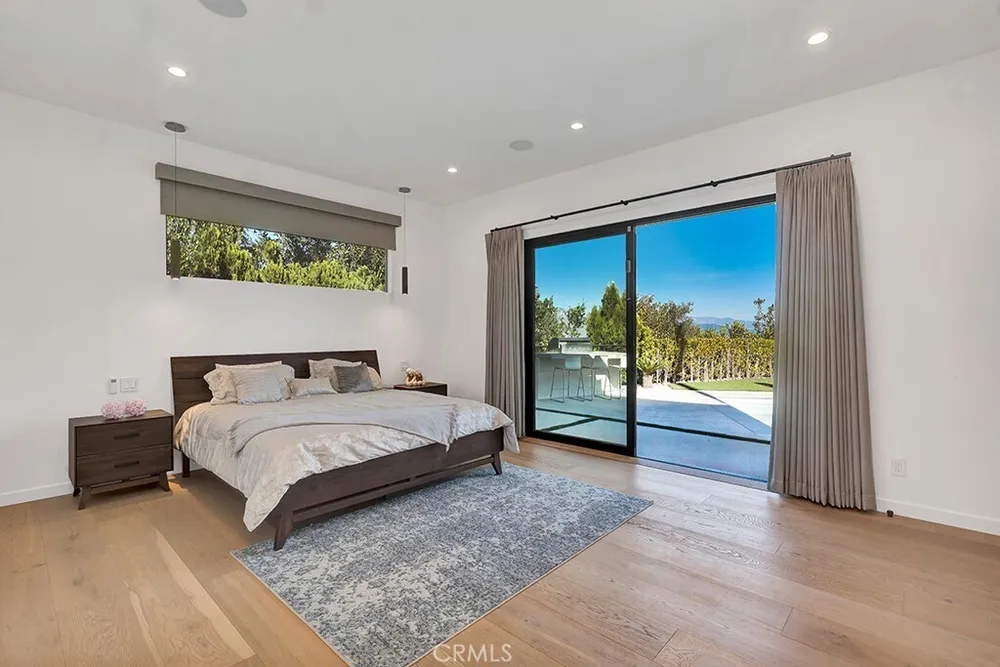 15641 High Knoll Road, Encino, CA 91436