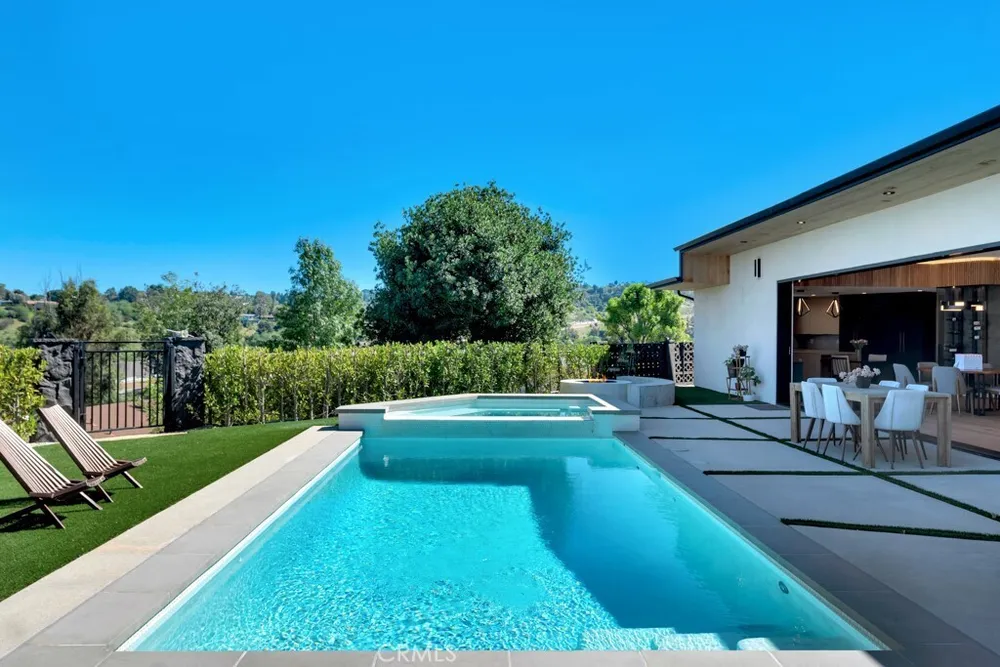 15641 High Knoll Road, Encino, CA 91436