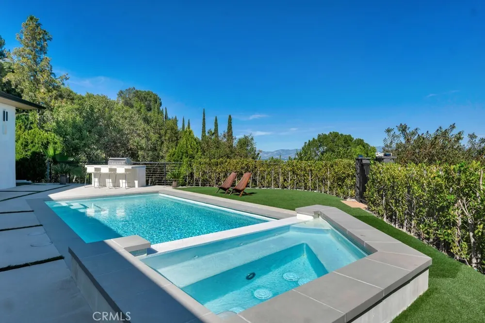15641 High Knoll Road, Encino, CA 91436