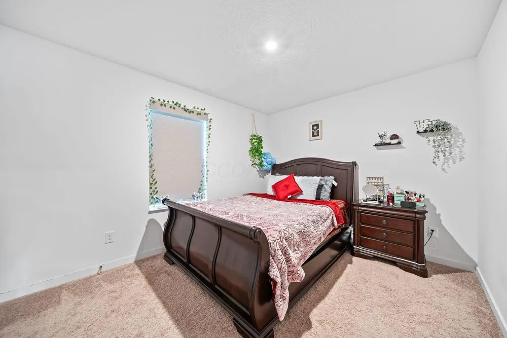 5388 Town Hill Dr, Canal Winchester, OH 43110