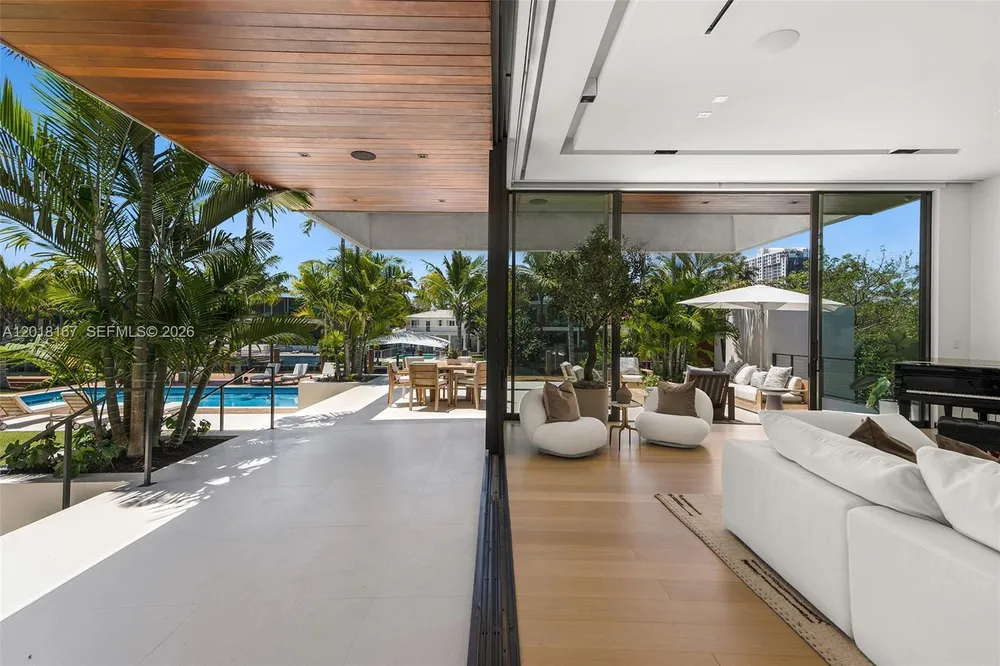 1420 W 23rd St, Miami Beach, FL 33140