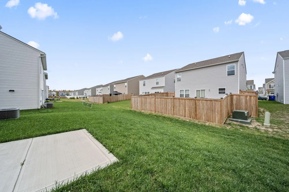 5388 Town Hill Dr, Canal Winchester, OH 43110