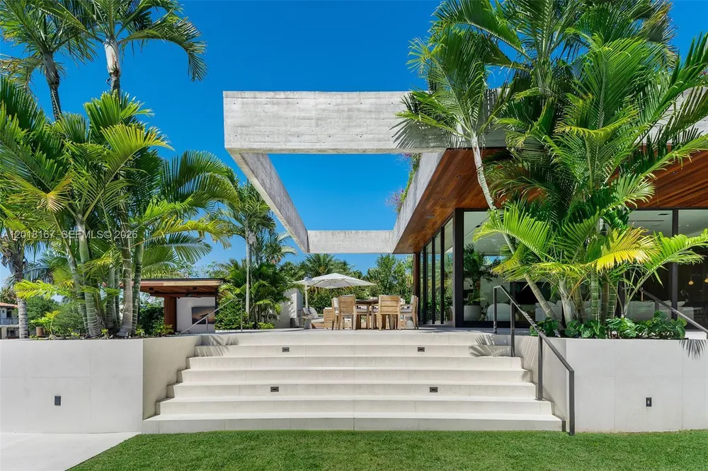 1420 W 23rd St, Miami Beach, FL 33140
