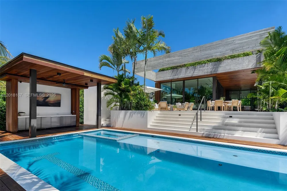 1420 W 23rd St, Miami Beach, FL 33140