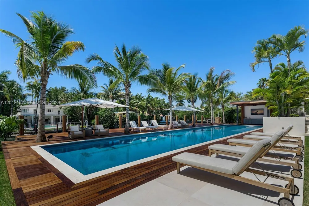 1420 W 23rd St, Miami Beach, FL 33140