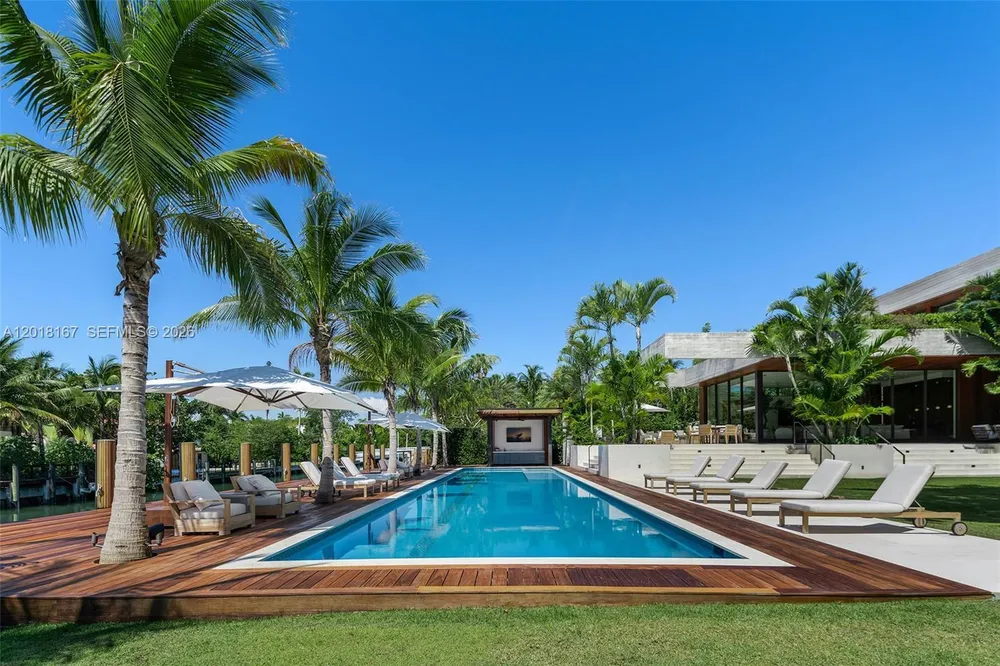 1420 W 23rd St, Miami Beach, FL 33140