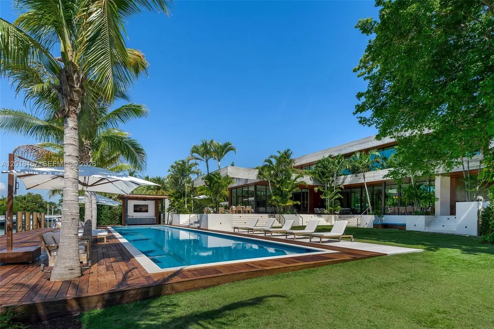 1420 W 23rd St, Miami Beach, FL 33140