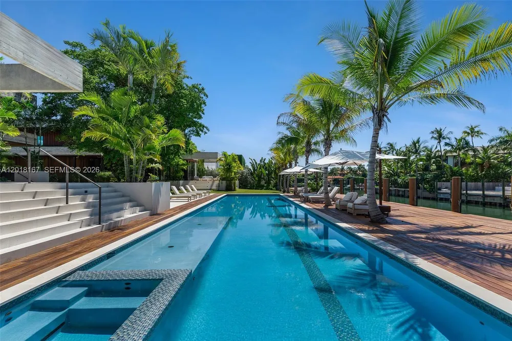 1420 W 23rd St, Miami Beach, FL 33140