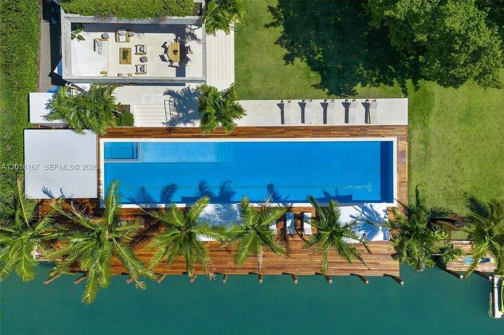 1420 W 23rd St, Miami Beach, FL 33140