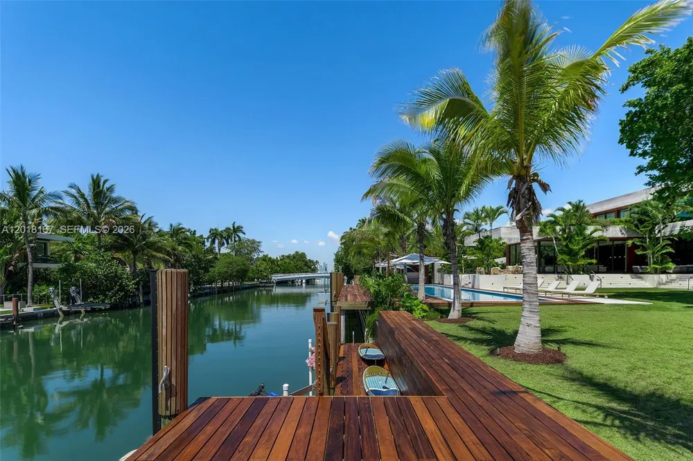 1420 W 23rd St, Miami Beach, FL 33140