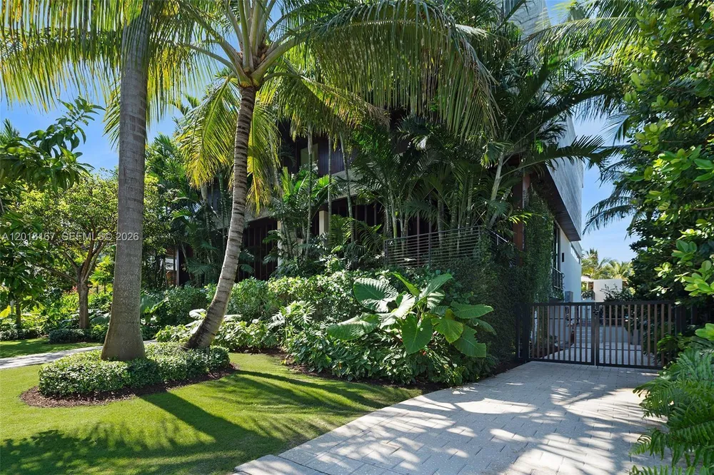1420 W 23rd St, Miami Beach, FL 33140