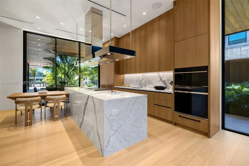 1420 W 23rd St, Miami Beach, FL 33140