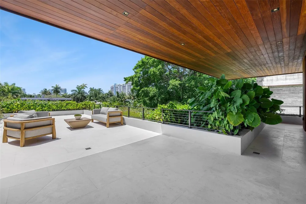 1420 W 23rd St, Miami Beach, FL 33140