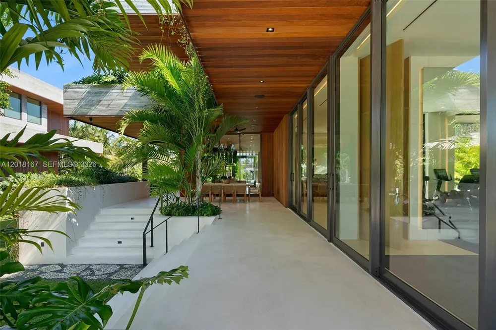 1420 W 23rd St, Miami Beach, FL 33140